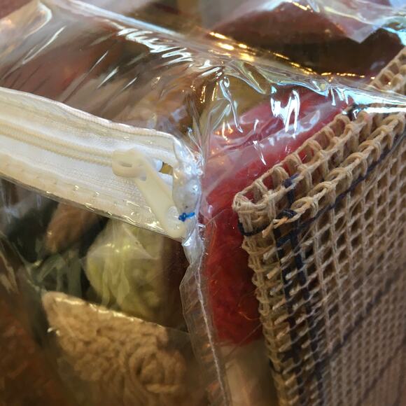 Herrschners Latch Hook Kit 4132061 Romantic Rose Rug Wall Hanging 27 x 40 NEW - Picture 10 of 10